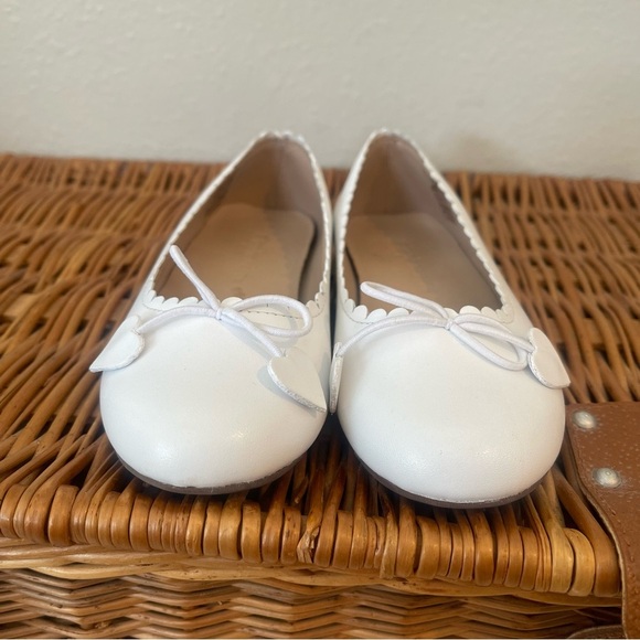Elephantito Ballet Flats Toddler Girl Sz 10 White Leather Scalloped Ballerina - Picture 3 of 8
